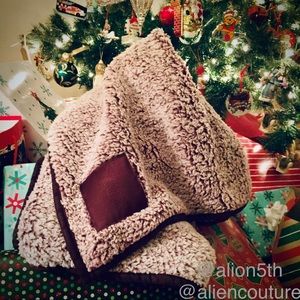 VS Pink Gorgeous Burgundy Sherpa Blanket